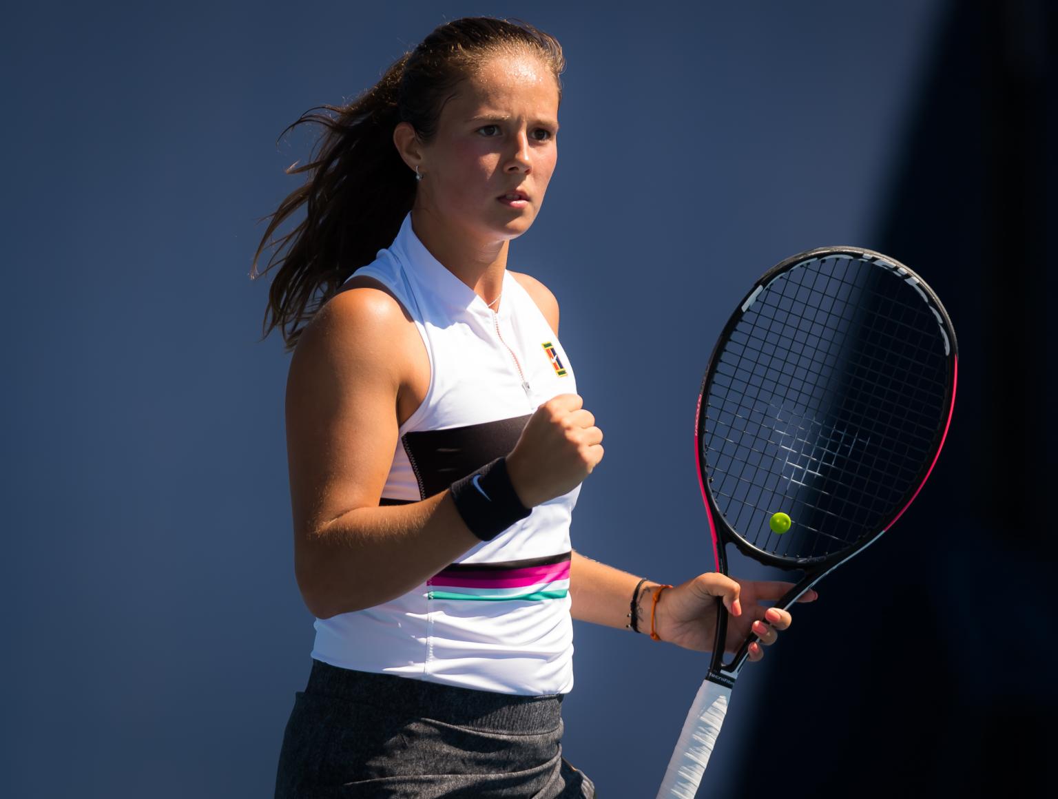 赛场上更加 赛场上更加