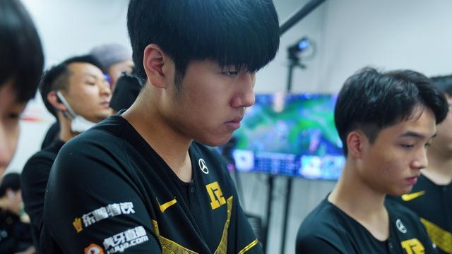 并在对手防 并在对手防